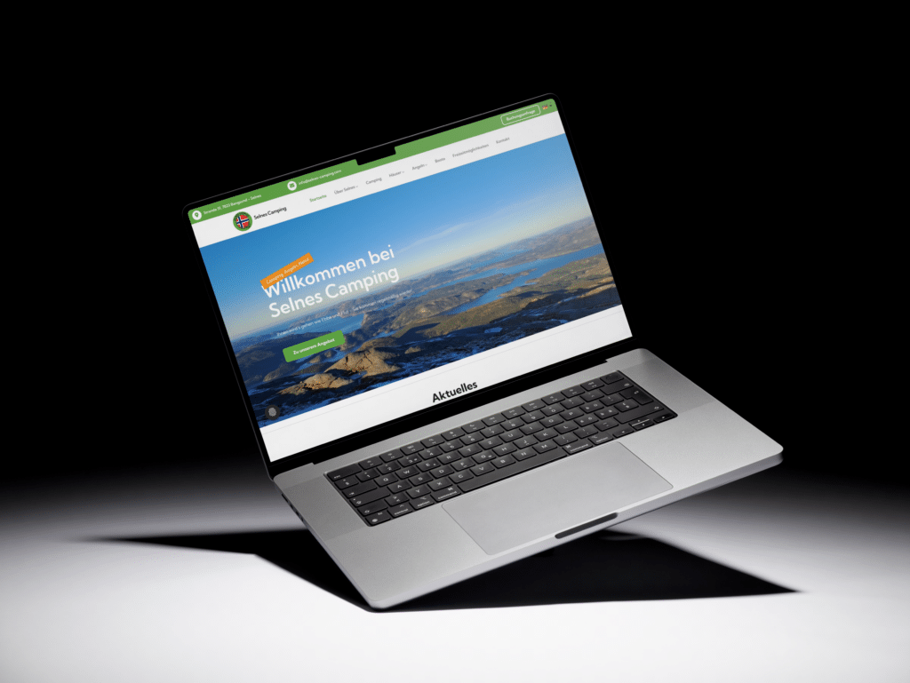 Webseite von Selnes Camping auf einem Laptop