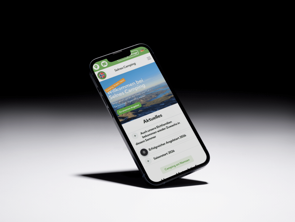 Mobile Webseite von Selnes Camping auf einem Smartphone