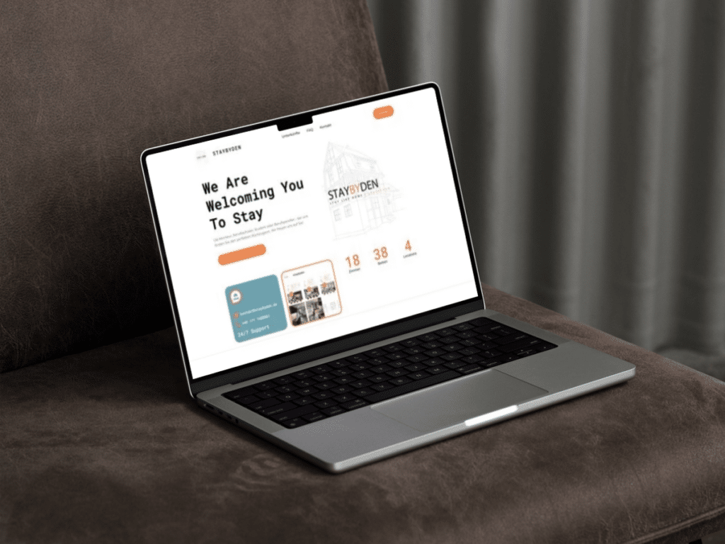 Webseite von StayByDen auf einem Laptop