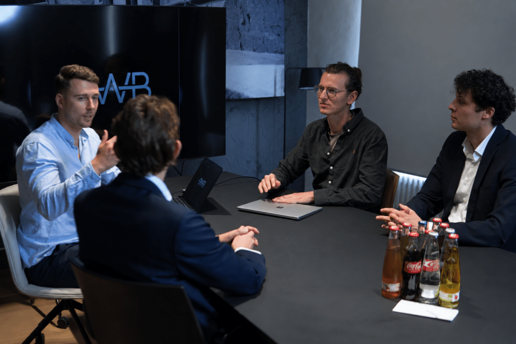 Strategie-Meeting mit Kunden im Konferenzraum