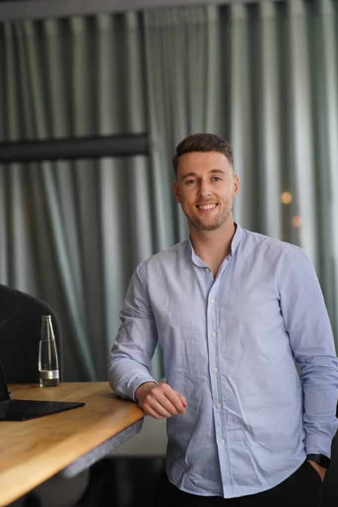 Gründer von wiwamedia im Büro